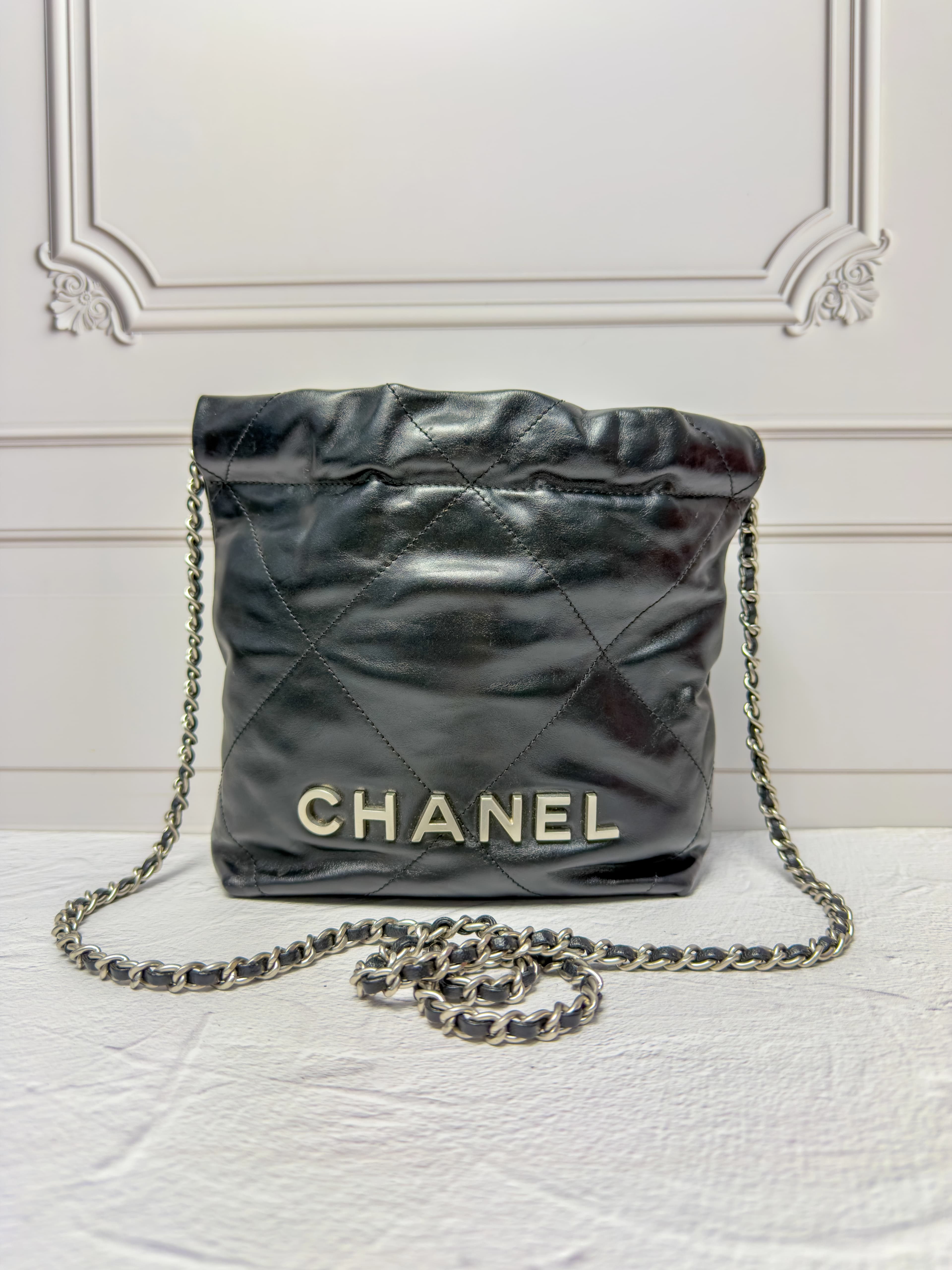 샤넬 22백 미니 블랙 은장 (내장칩 모델)