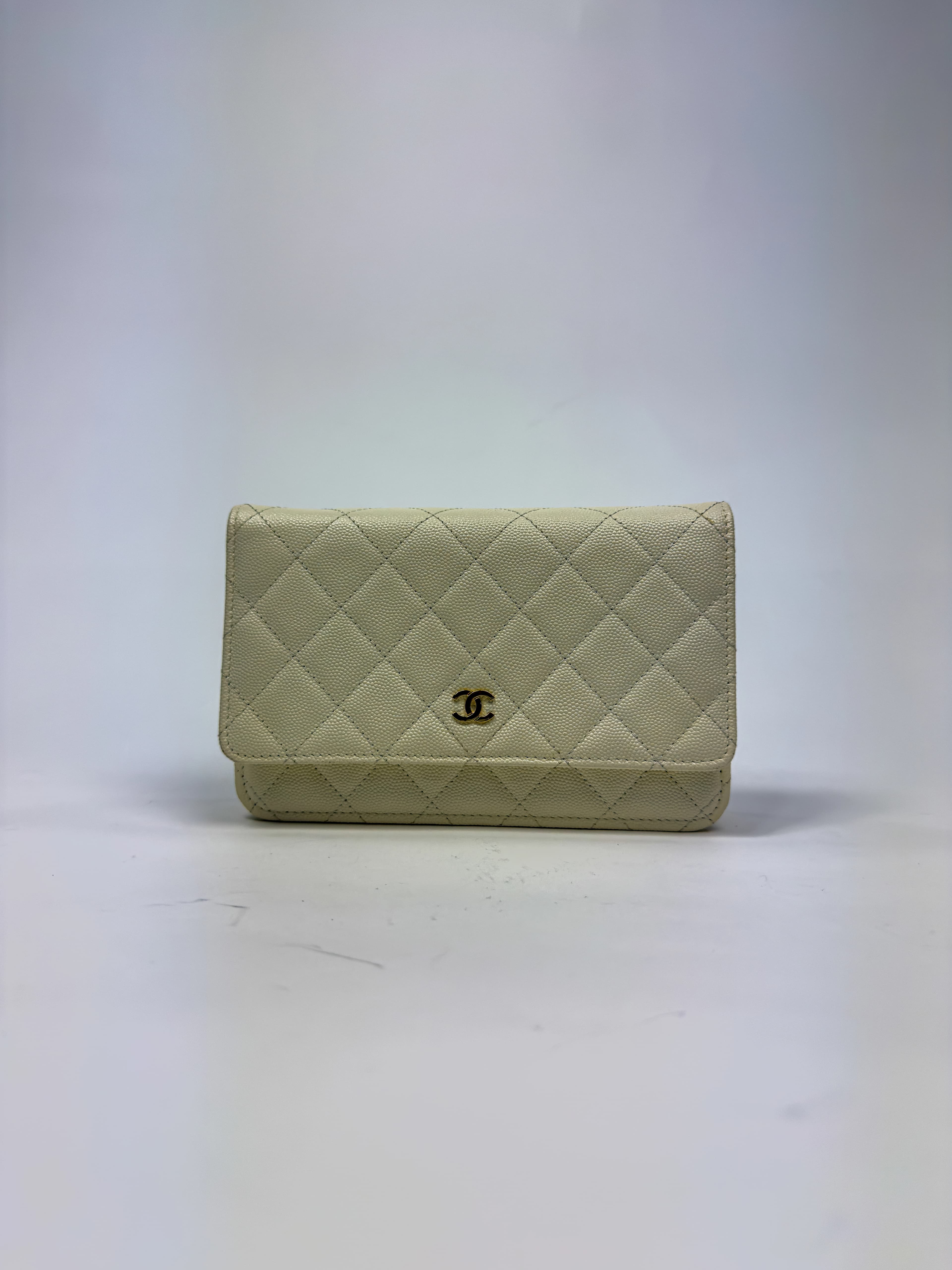 샤넬 WOC 캐비어 미니 크로스백 (내장칩 모델)