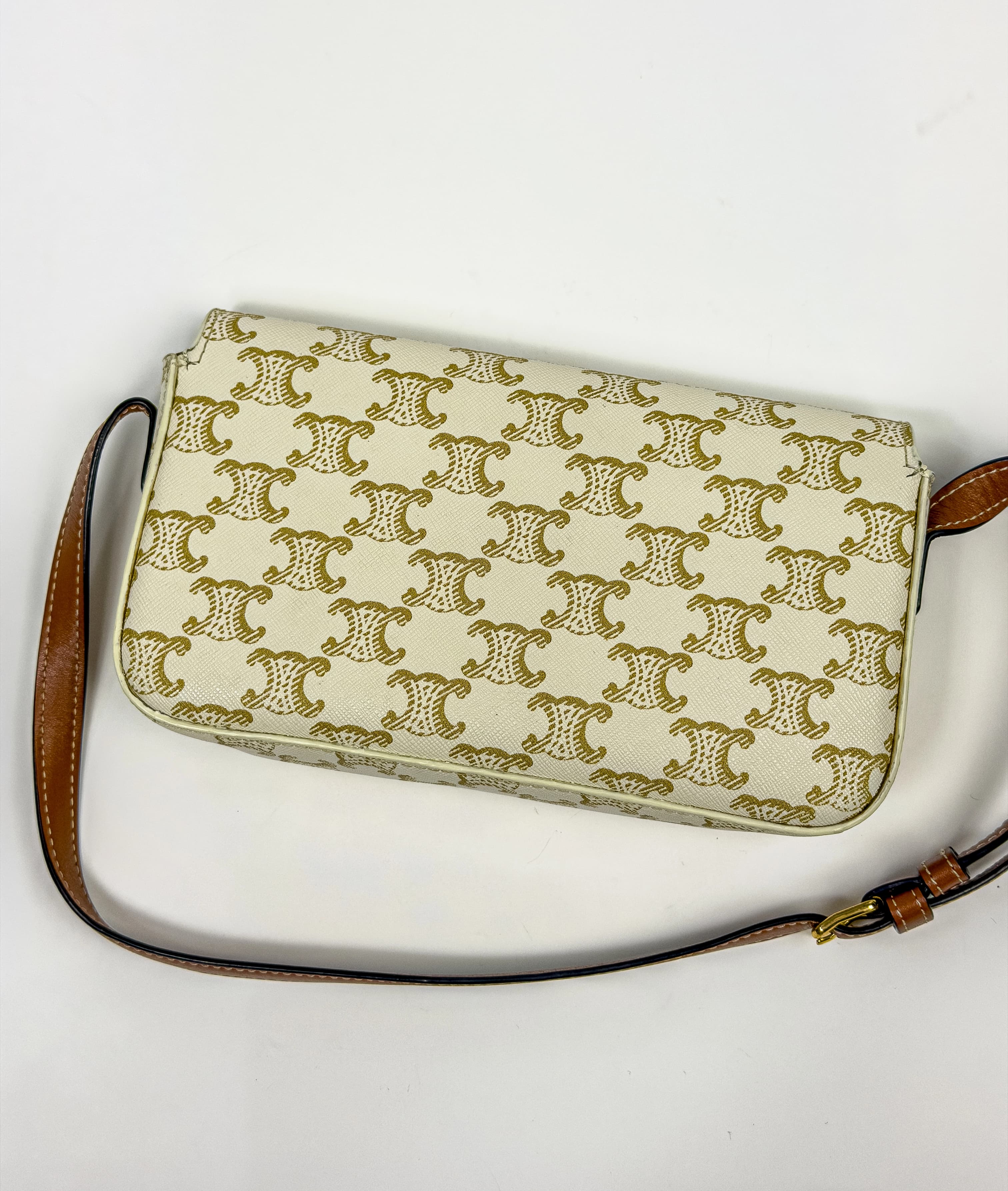 셀린느 트리옹프 캔버스 클로드 화이트