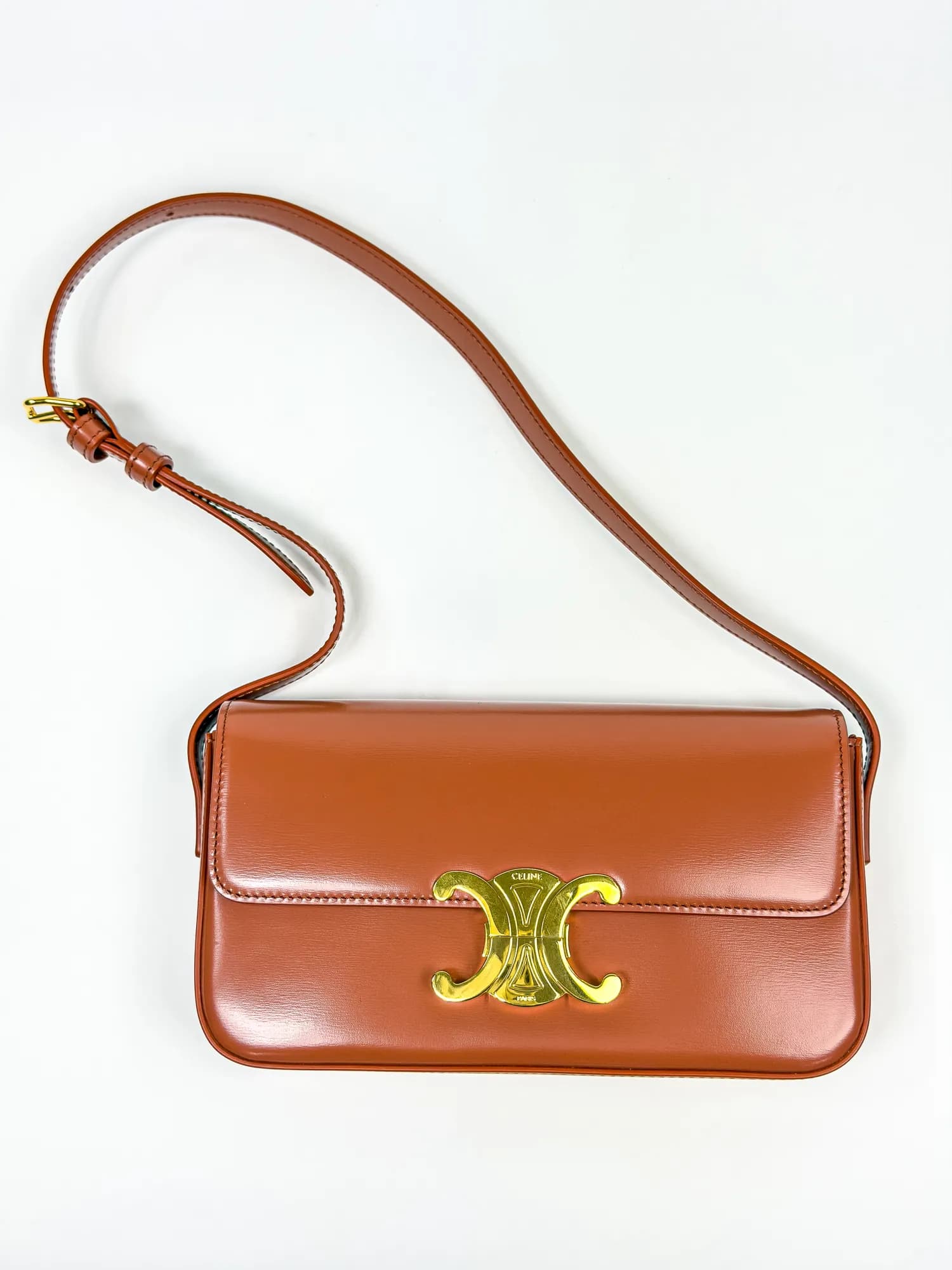 셀린느 샤이니 카프스킨 클로드 숄더백 테라코타