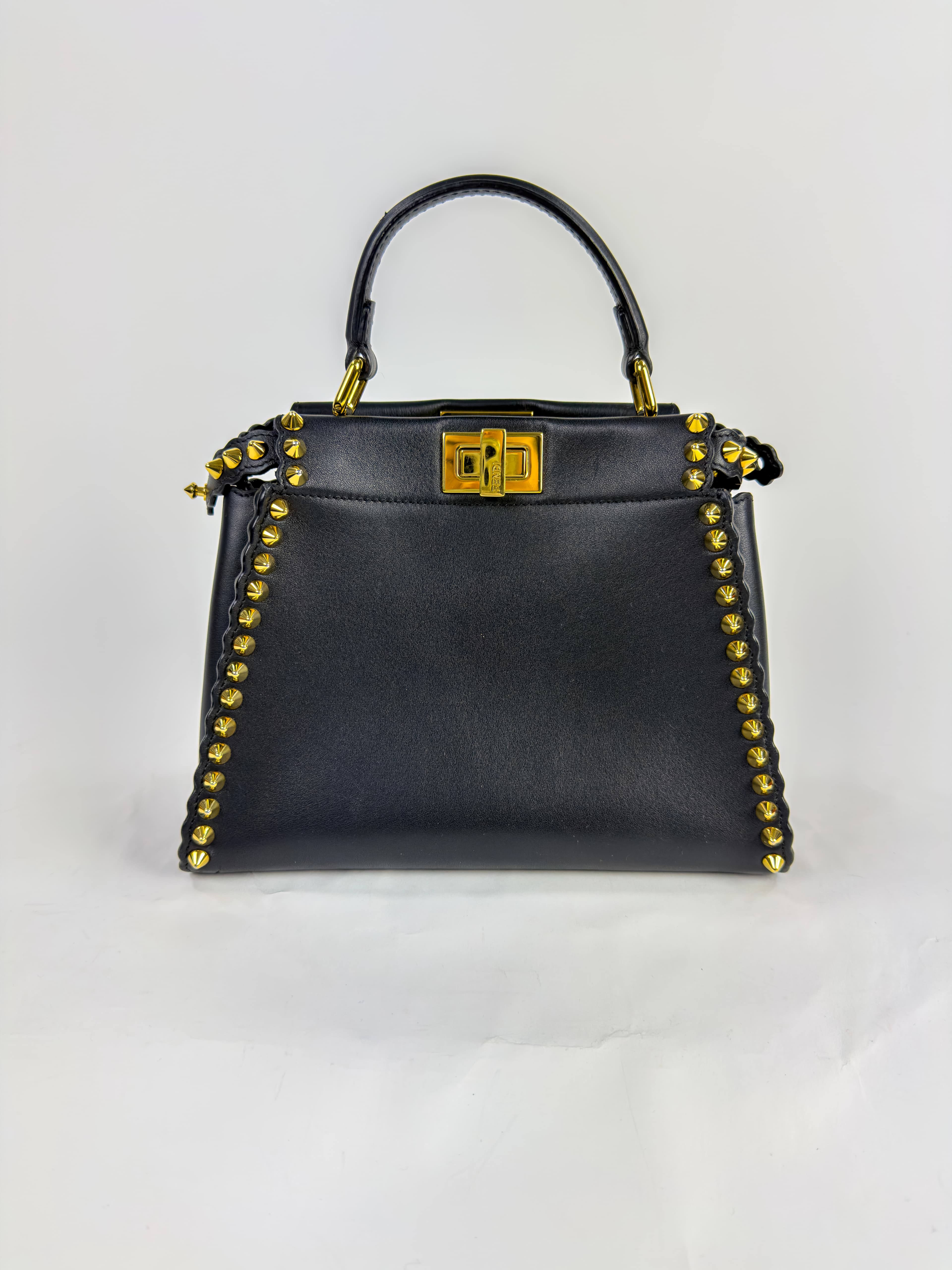 펜디 미니 피카부 블랙 골드 스터드 디테일